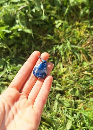 Pendentif en sodalite, marque: Pierre, état: Neuf sans étiquette, 12,00 €, 13,30 € Protection acheteurs incluse