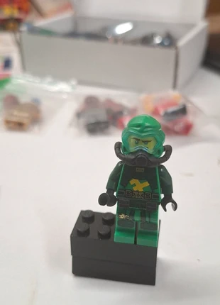 Lego minifiguur lloyd seabound, marque: LEGO, état: Très bon état, taille: 7 ans / 122 cm, 2,50 €, 3,33 € Protection acheteurs incluse