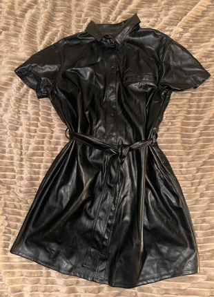 Robe similicuir H&M taille L, brand: H&M, condizioni: Ottime, taglia: L / IT 44 / EU 40, €12.00, €13.30 include la Protezione acquisti