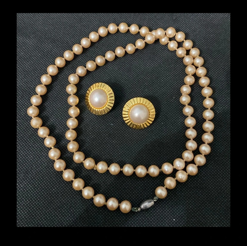 Vintage 15” Faux pearl necklace with button matching earrings 2