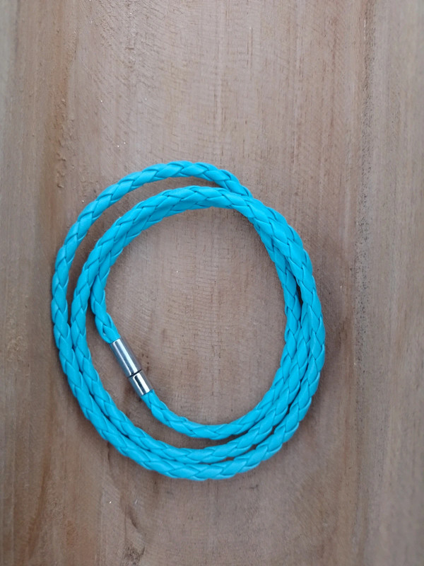 Licht blauwe wikkel armband