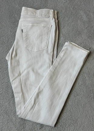 Jeans Levis 710 coupe Super Skinny blanc femme FR40 W29 L30, brand: Levi's, condizioni: Buone, taglia: L / IT 44 / EU 40, €16.00, €17.50 include la Protezione acquisti Pro