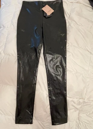 pantaloni Twinset in ecopelle pitonato, marca: Twinset, estado: Novo com etiquetas, tamanho: XS / 34 / 6, €12.00, €13.30 inclui Proteção do Comprador