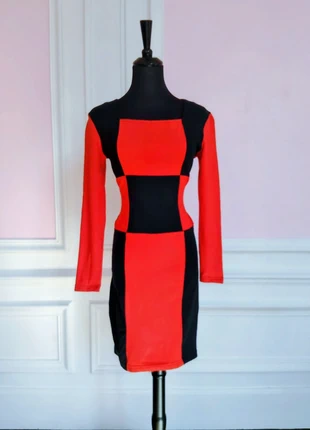 Robe moulante bicolore rouge et noire à manches longues, style sexy chic Goth,
taille S, brand: L'avion Rose, condition: Very good, size: S / 36 / 8, €15.00, €16.45 includes Buyer Protection