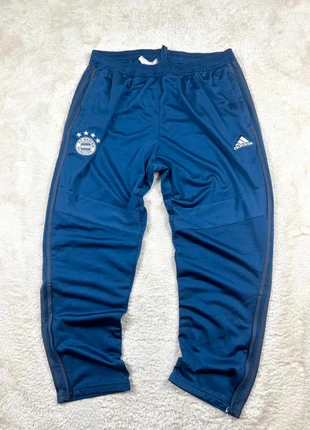 Adidas Bayern Munchen Track Pant Large Fit, marque: adidas, état: Très bon état, taille: XL, 29,90 €, 32,10 € Protection acheteurs (Pro) incluse
