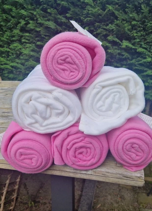 Couvertures / fleeces x6 – 4 roses et 2 blanches, marque: IKEA, état: Neuf sans étiquette, taille: 130 x 170 cm, 12,00 €, 13,30 € Protection acheteurs incluse