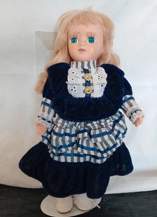 Petite poupée porcelaine, zustand: Zufriedenstellend, größe: Einheitsgröße, 1,00 €, 1,75 € inklusive Vinted-Käuferschutz