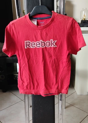 T-shirt rouge Reebok, marque: Reebok, état: Très bon état, taille: 8 ans / 128 cm, 8,00 €, 9,10 € Protection acheteurs incluse