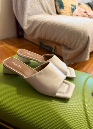 Sandales blanches/ crème Minelli, marque: Minelli, état: Très bon état, taille: 41, 27,00 €, 29,05 € Protection acheteurs incluse