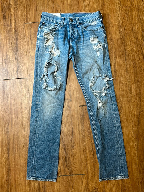 Low waisted Hollister jeans 1