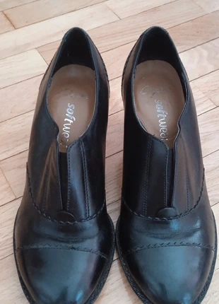 Zapatos Clarks de tacón mujer, abotinado. Medida de tacón 6 cm, marque: Clarks, état: Bon état, taille: 35.5, 15,00 €, 16,45 € Protection acheteurs incluse