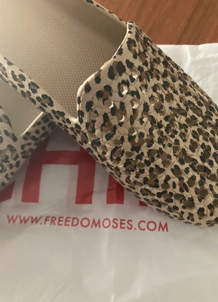 Ciabatta maculata traforata, merk: Freedom Moses, staat: Nieuw zonder prijskaartje, maat: 37, € 39,00, € 41,65 inclusief Kopersbescherming