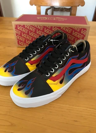 Vans Flame nuove , brand: Vans, condizioni: Nuovo con cartellino, taglia: 42, €59.00, €62.65 include la Protezione acquisti