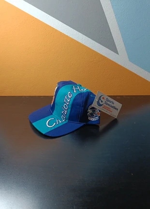 Vintage hat NBA Sport Specialties Charlotte Hornets, brand: NBA, condizioni: Nuovo con cartellino, taglia: Taglia unica, €85.00, €89.95 include la Protezione acquisti