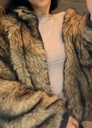 Grey urban outfitters backless top, marque: Urban Outfitters, état: Très bon état, taille: S / 36 / 8, 8,00 €, 9,10 € Protection acheteurs incluse