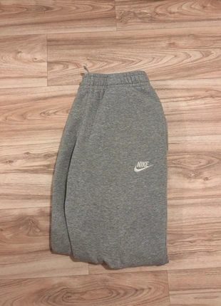 Jogging Nike gris, merk: Nike, staat: Heel goed, maat: S, € 14,00, € 15,40 inclusief Kopersbescherming