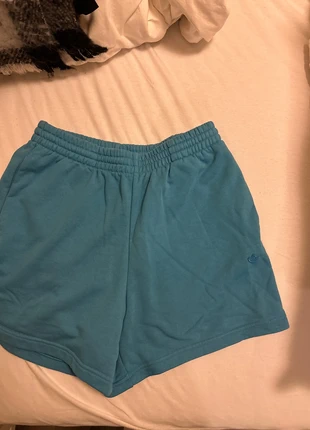 Adidas short, merk: adidas, staat: Goed, maat: M / 38 / 10, € 10,00, € 11,20 inclusief Kopersbescherming