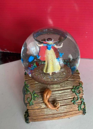 REMISE en main propre Boule a neige en résine princesse disney 10cm blanche neige Très bon état, marke: Disney, zustand: Sehr gut, 20,00 €, 21,70 € inklusive Vinted-Käuferschutz