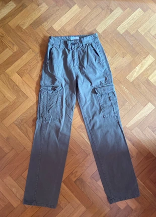 jeans cargo verde militare taglia 36 stradivarius, marke: Stradivarius, zustand: Sehr gut, größe: S / 36 / 8, 8,00 €, 9,10 € inklusive Vinted-Käuferschutz
