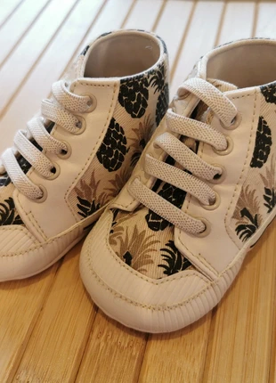 Tennis bébé IKKS (nuevas) - 17/18, marque: IKKS, état: Neuf avec étiquette, taille: 18, 9,00 €, 10,15 € Protection acheteurs incluse