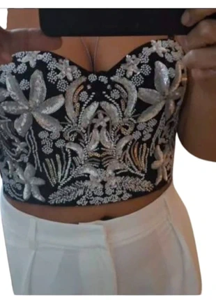 Magnifique top brodé, brand: Boutique Parisienne, condizioni: Nuovo senza cartellino, taglia: XL / IT 46 / EU 42, €25.00, €26.95 include la Protezione acquisti