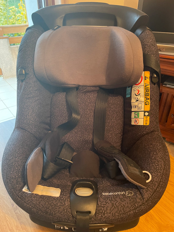 Le siège auto pivotant « AxissFix » de Bébé Confort de Bébé Confort