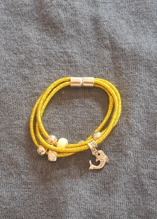 Bracciale dorato con charms – elegante, flessibile e luminoso, marke: Outfit, zustand: Sehr gut, 3,00 €, 3,85 € inklusive Vinted-Käuferschutz