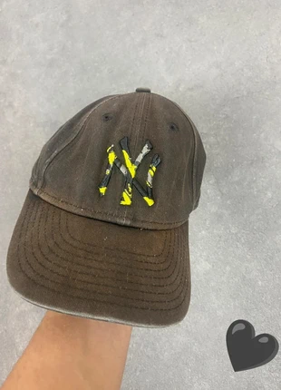 Casquette new era maron logo léopard jaune et noir brodé taille ajustable, marque: New Era, état: Bon état, taille: Taille unique, 6,90 €, 7,95 € Protection acheteurs incluse