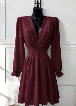 Robe courte bordeaux taille S, marque: Boutique Parisienne, état: Très bon état, taille: S / 36 / 8, 31,00 €, 33,25 € Protection acheteurs (Pro) incluse