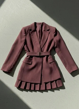 Ensemble blazer avec ceinture et jupe plissé, marca: Red velvet, estado: Muy bueno, tamaño: M / 38 / 10, 84,99 €, 89,94 € Protección al comprador incluida