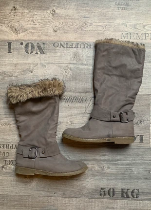 Taupe laarzen met bont, staat: Veelgebruikt, maat: 40, € 9,99, € 11,19 inclusief Kopersbescherming