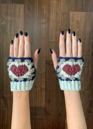 handmade crochet heart granny square hand warmers/gloves, brand: COQUETTE, condizioni: Nuovo senza cartellino, taglia: S, €15.00, €16.45 include la Protezione acquisti