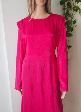 Vestido fucsia elegante con espalda abierta – diseño sofisticado y femenino, marque: Vila, état: Neuf avec étiquette, taille: S / 36 / 8, 15,00 €, 16,45 € Protection acheteurs incluse