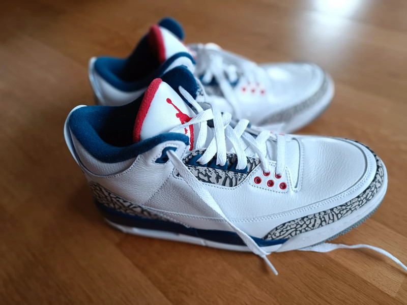 Red white and blue jordan deals 3s