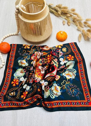 Foulard carré fleuri multicolore 70x70, estado: Muy bueno, 13,99 €, 15,39 € Protección al comprador Pro incluida