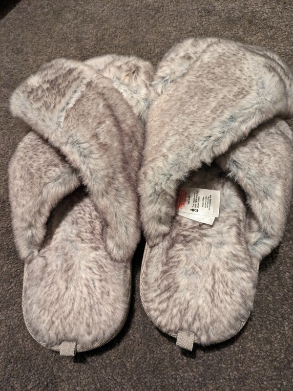 Fluffy slippers made from recycled plastic bottles 2