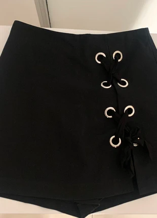 Falda pantalón negra Stradivarius , marque: Stradivarius, état: Bon état, taille: XS / 34 / 6, 4,00 €, 4,90 € Protection acheteurs incluse
