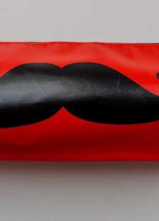 Petite trousse moustache rouge , état: Neuf sans étiquette, 3,00 €, 3,85 € Protection acheteurs incluse