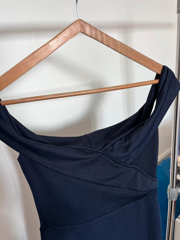 Robe longue épaules dénudées bleu marine - PrettyLittleThing 2