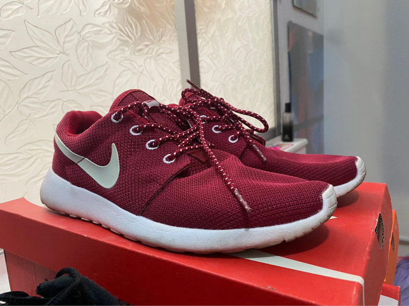 Nike roshe discount all maroon