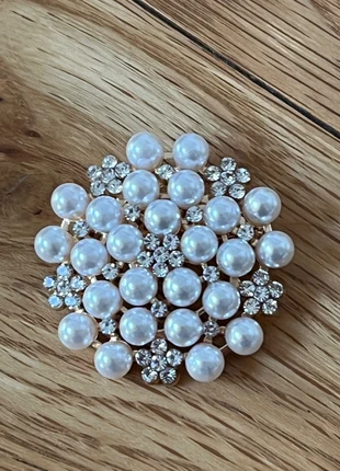 Pearl Style Brooch, brand: Pearl, condition: New with tags, £2.00, £2.80 includes Buyer Protection