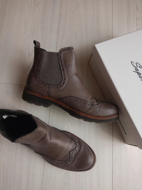 Stivaletti modello inglesina Vinted