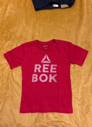T-shirt Reebok, marque: Reebok, état: Très bon état, taille: 6 ans / 116 cm, 1,00 €, 1,75 € Protection acheteurs incluse