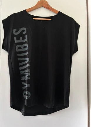 Sport top even&odd zwart gymvibes M, marque: Even&Odd, état: Neuf avec étiquette, taille: M / 38 / 10, 6,95 €, 8,00 € Protection acheteurs incluse