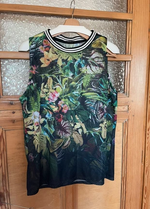 Sport shirt bershka, brand: Bershka, condizioni: Ottime, taglia: L / IT 44 / EU 40, €5.00, €5.95 include la Protezione acquisti