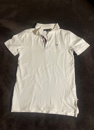 tommy hilfiger polo, merk: Tommy Hilfiger, staat: Heel goed, maat: 12 jaar / 152 cm, € 10,00, € 11,20 inclusief Kopersbescherming