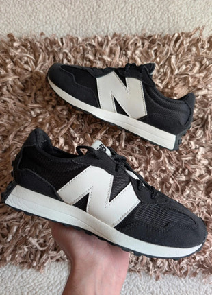 New Balance 327 noir logo blanc / Taille 37,5, marque: New Balance, état: Très bon état, taille: 37.5, 39,90 €, 42,60 € Protection acheteurs incluse
