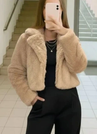 Veste courte beige en fausse fourrure – Taille S, merk: Venicia Paris, staat: Heel goed, maat: S / 36 / 8, € 58,80, € 62,44 inclusief Kopersbescherming