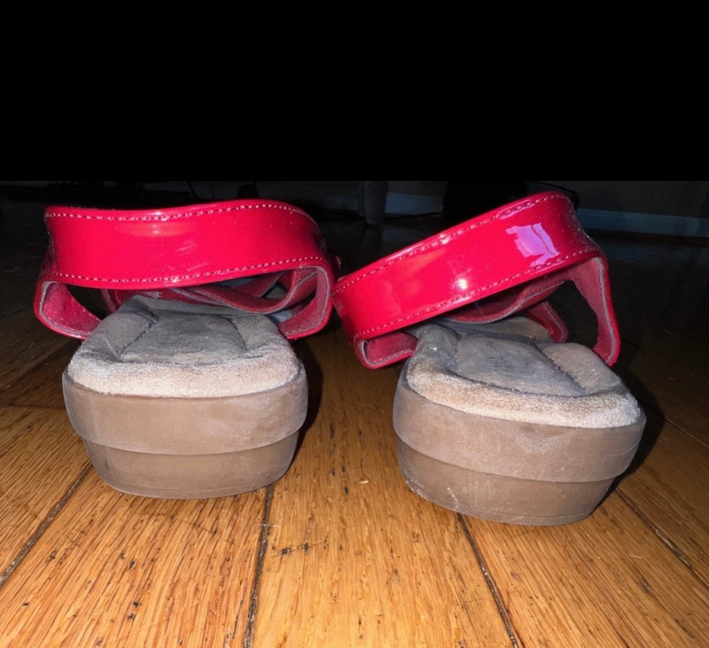 Mia Amore red memory foam scrappy sandals size 9 2