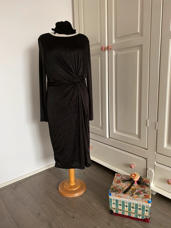 het is mooi Bouwen eenzaam Object Collectorsitem jurk zwart glanzend maat L - Vinted